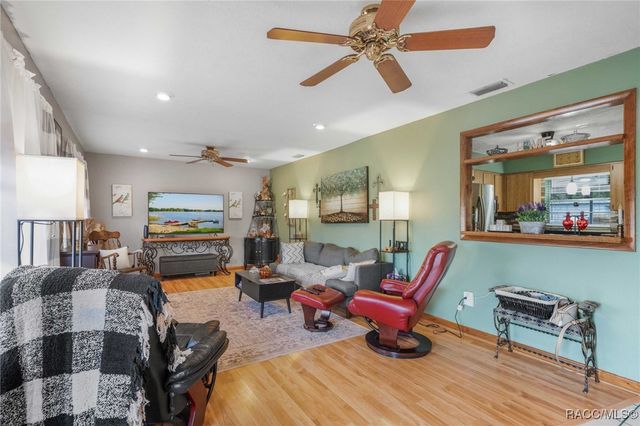 9830 W Pomegranate Street, Crystal River, FL 34428