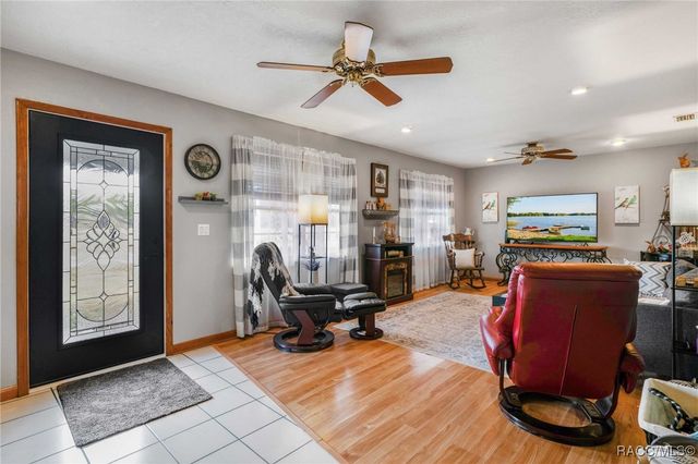 9830 W Pomegranate Street, Crystal River, FL 34428