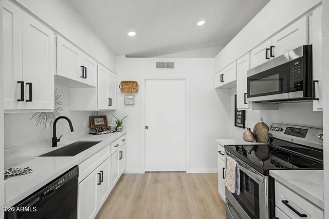 3660 W BLUEFIELD Avenue, Glendale, AZ 85308