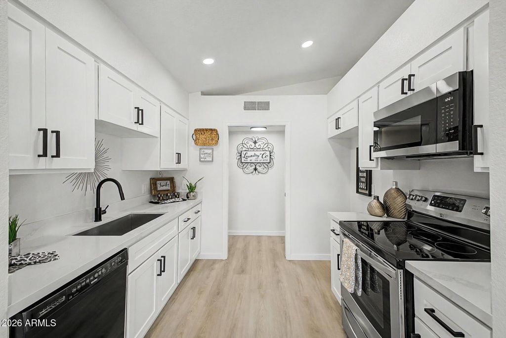 3660 W BLUEFIELD Avenue, Glendale, AZ 85308