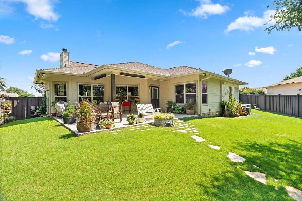 813 Lacey Oak CIR, Marble Falls, TX 78654