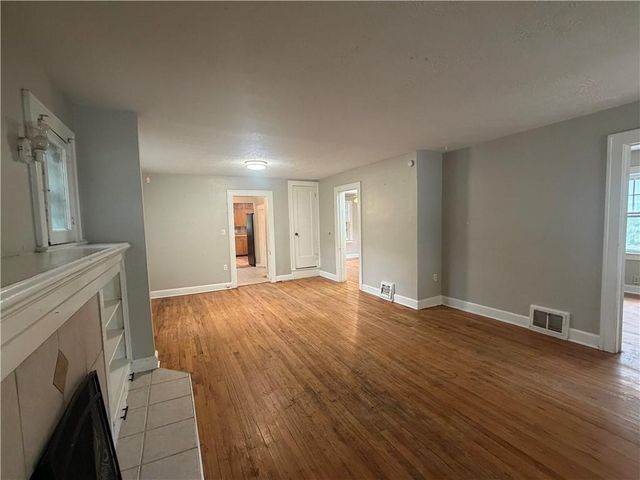 918 S Liberty Street, Independence, MO 64050