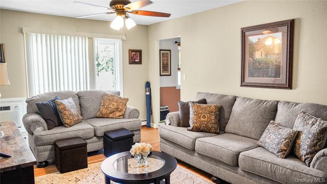 260-56 Waverly Ave 56, Patchogue, NY 11772