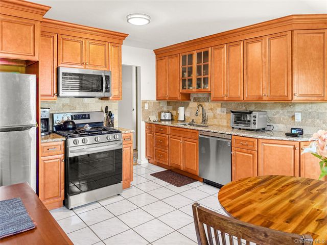 260-56 Waverly Ave 56, Patchogue, NY 11772