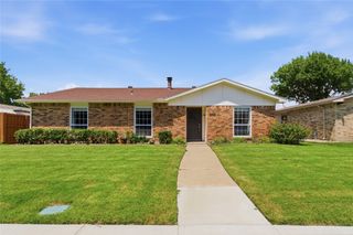 5225 Bartlett Drive, The Colony, TX 75056