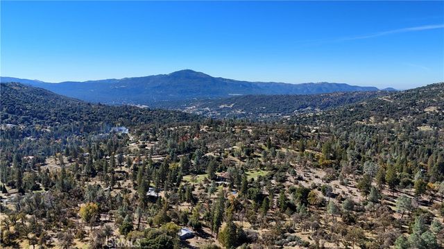 42896 Country Club Drive E, Oakhurst, CA 93644