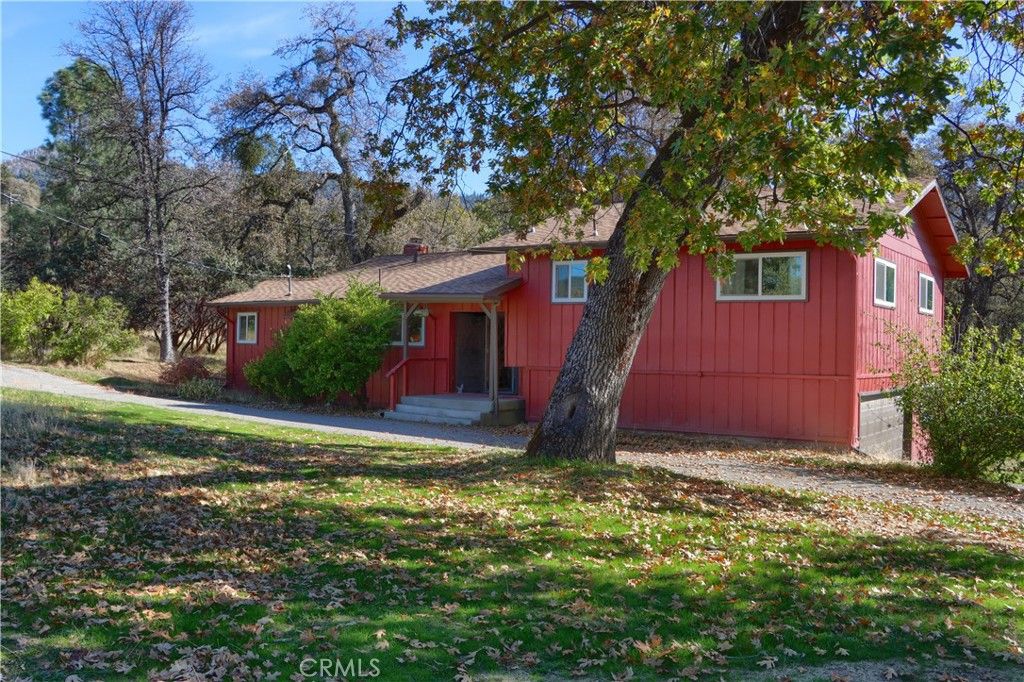 42896 Country Club Drive E, Oakhurst, CA 93644