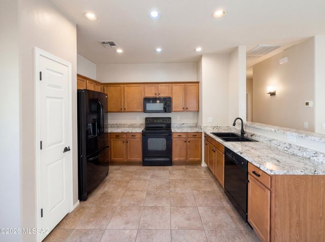 282 E Placita Nubes De Agua, Sahuarita, AZ 85629