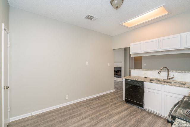 2826 VILLAGE PKWY, San Antonio, TX 78251