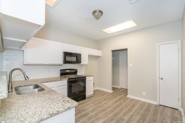 2826 VILLAGE PKWY, San Antonio, TX 78251