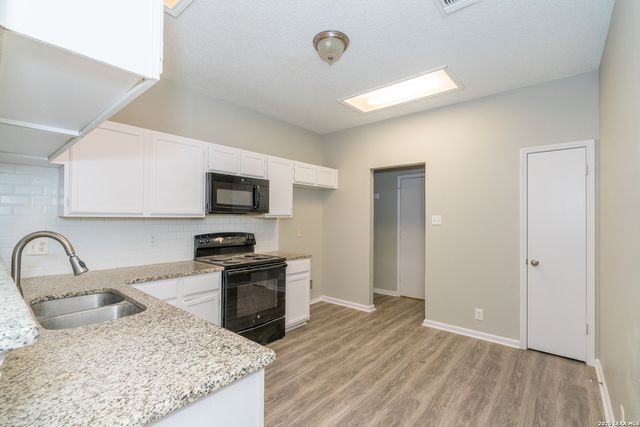 2826 VILLAGE PKWY, San Antonio, TX 78251