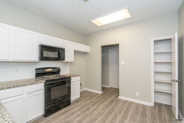 2826 VILLAGE PKWY, San Antonio, TX 78251
