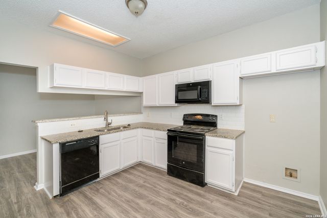 2826 VILLAGE PKWY, San Antonio, TX 78251