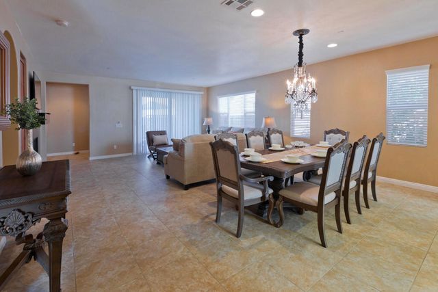 462 Via De La Paz, Palm Desert, CA 92211