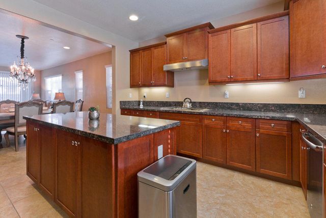 462 Via De La Paz, Palm Desert, CA 92211