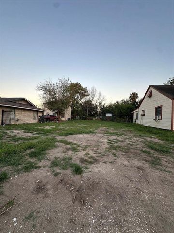 6711 Eastwood Street, Houston, TX 77021