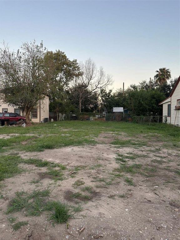 6711 Eastwood Street, Houston, TX 77021