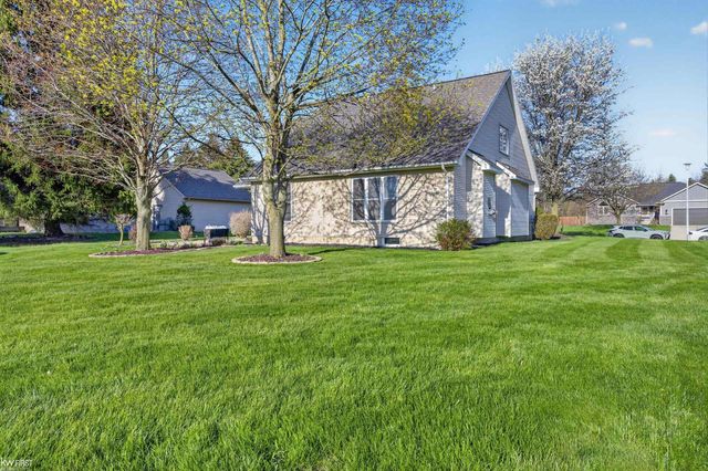 2345 Lost Creek Drive, Flushing, MI 48433