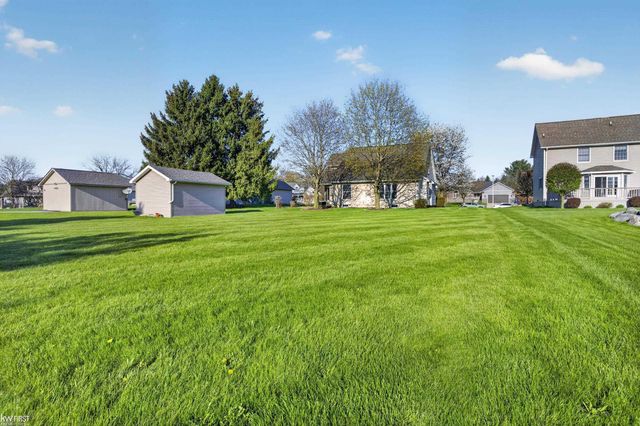 2345 Lost Creek Drive, Flushing, MI 48433
