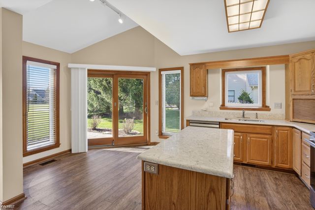 2345 Lost Creek Drive, Flushing, MI 48433
