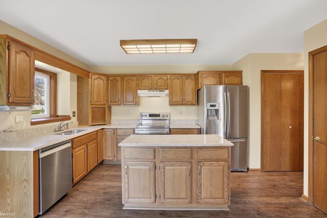2345 Lost Creek Drive, Flushing, MI 48433