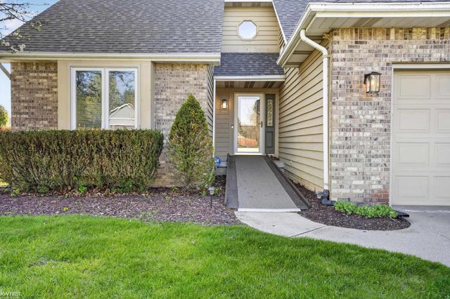 2345 Lost Creek Drive, Flushing, MI 48433