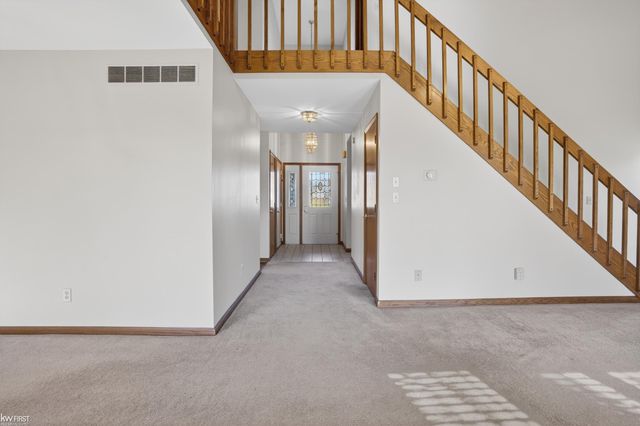 2345 Lost Creek Drive, Flushing, MI 48433