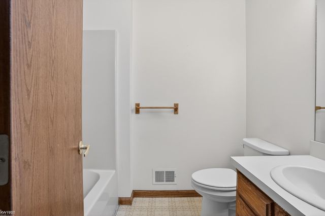 2345 Lost Creek Drive, Flushing, MI 48433