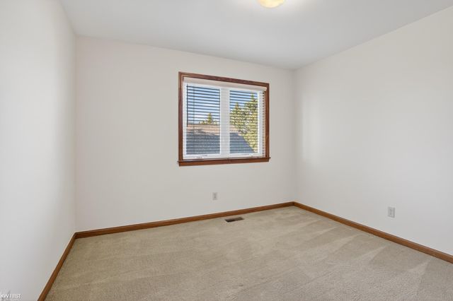 2345 Lost Creek Drive, Flushing, MI 48433