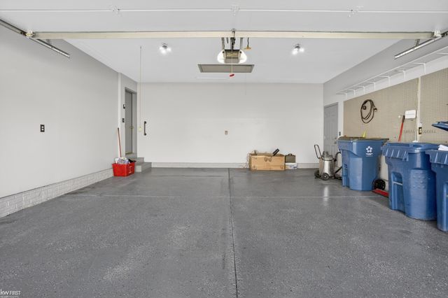 2345 Lost Creek Drive, Flushing, MI 48433