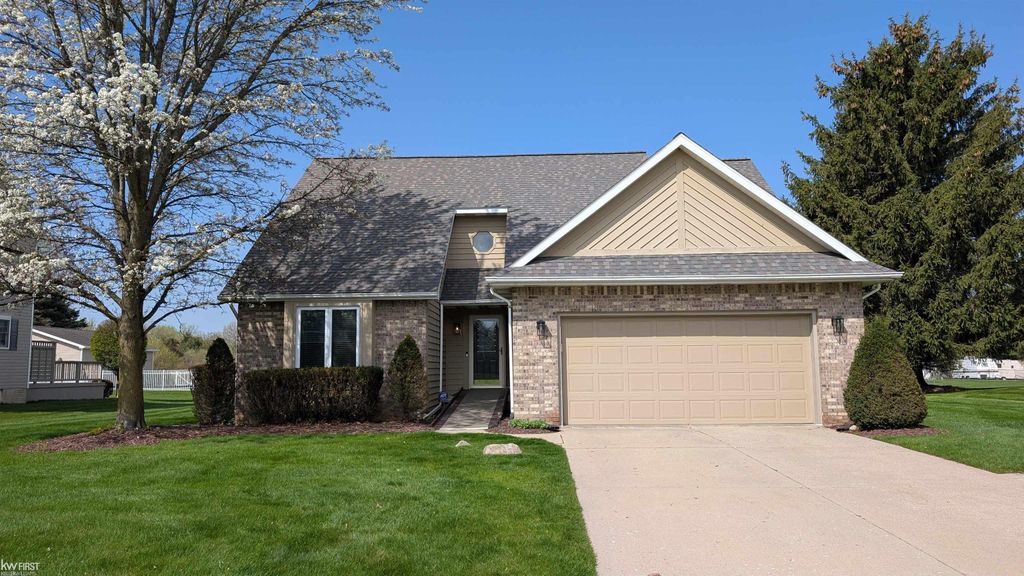 2345 Lost Creek Drive, Flushing, MI 48433