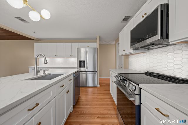 252 Blue Ridge Drive, Manchester, CT 06040