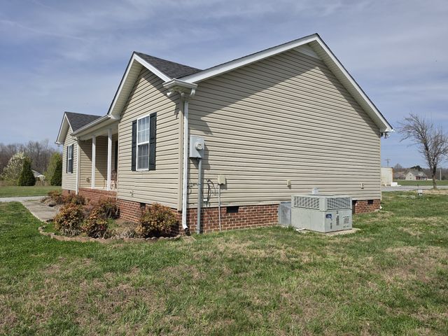 3050 Gnat Hill Rd, Manchester, TN 37355