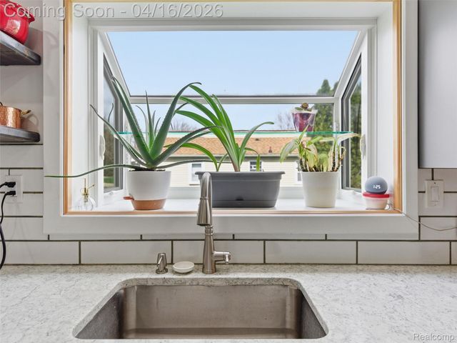 4615 Homesite Drive, Orion Charter Township, MI 48359