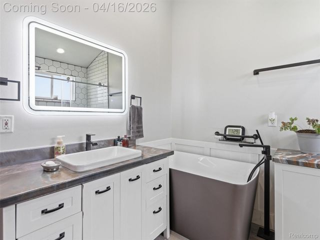 4615 Homesite Drive, Orion Charter Township, MI 48359