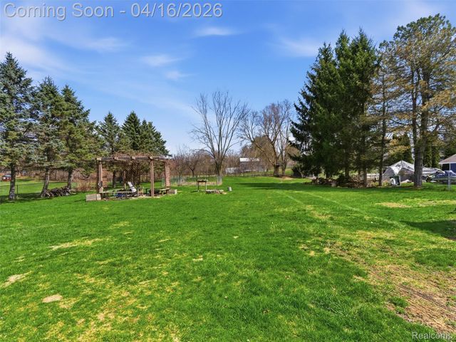 4615 Homesite Drive, Orion Charter Township, MI 48359