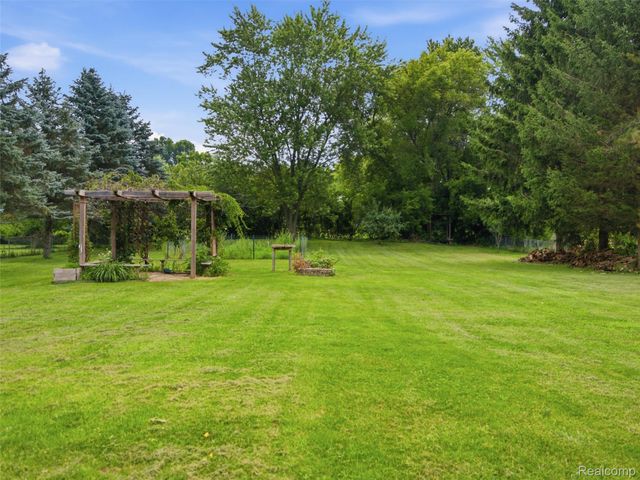 4615 Homesite Drive, Orion Charter Township, MI 48359
