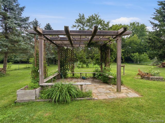 4615 Homesite Drive, Orion Charter Township, MI 48359