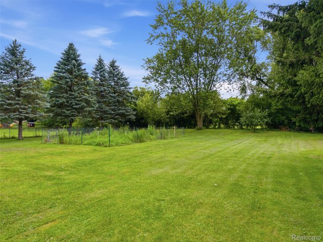 4615 Homesite Drive, Orion Charter Township, MI 48359