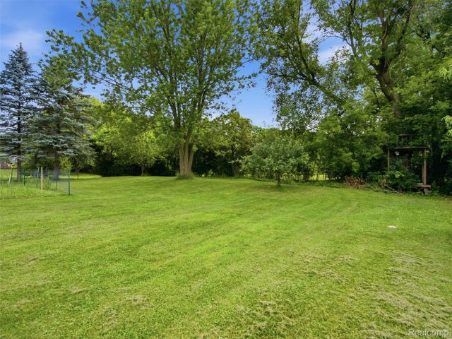 4615 Homesite Drive, Orion Charter Township, MI 48359