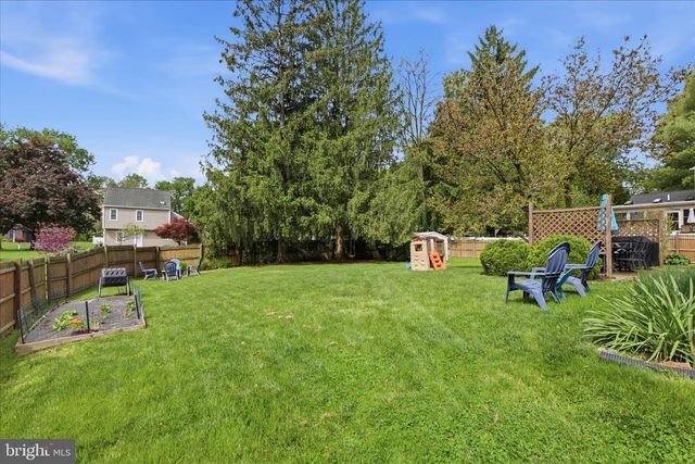 2824 NOLT RD, Lancaster, PA 17601