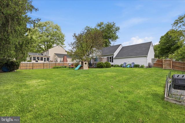 2824 NOLT RD, Lancaster, PA 17601