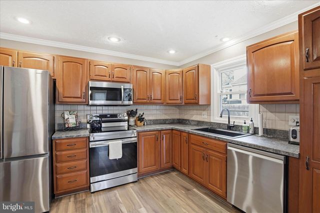 2824 NOLT RD, Lancaster, PA 17601