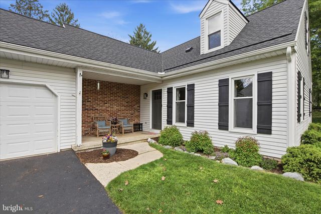 2824 NOLT RD, Lancaster, PA 17601
