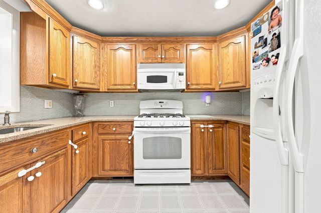 92 Applewood Drive, Marlborough, MA 01752