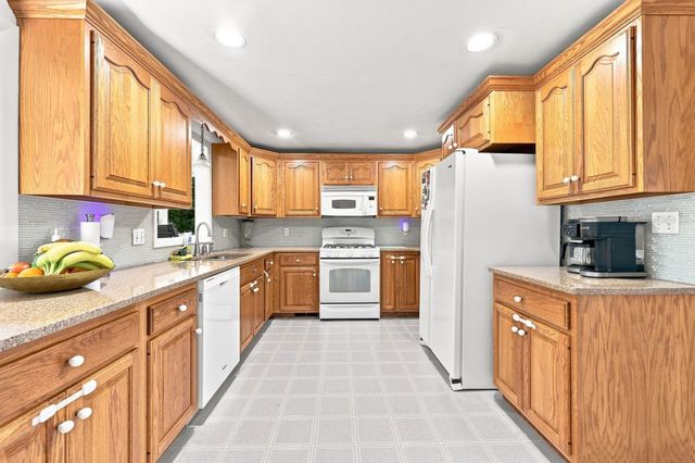 92 Applewood Drive, Marlborough, MA 01752