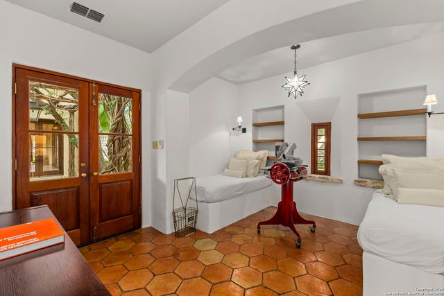 317 Limestone Creek, Hill Country Village, TX 78232