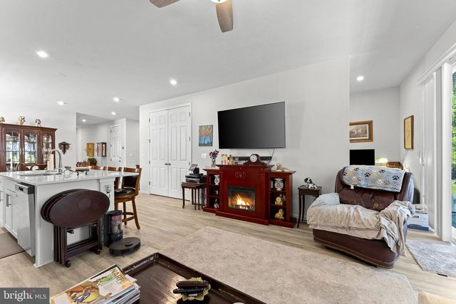 114 CURTAIN FALL DR, Middletown, VA 22645