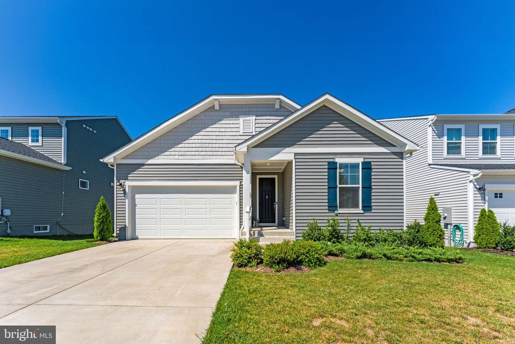 114 CURTAIN FALL DR, Middletown, VA 22645