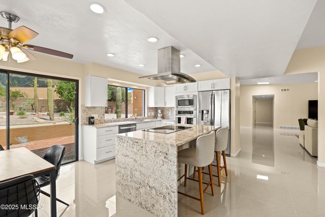 6801 N Green Mountain Place, Tucson, AZ 85718